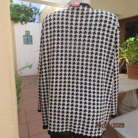 FOSHINI black and white houndstooth acrylic knit long sleeve cardigan size 42-44