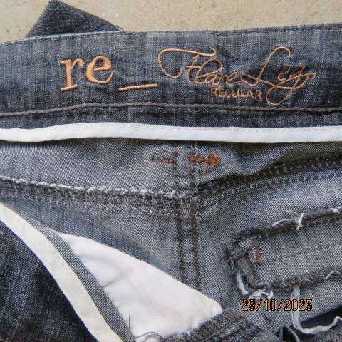 RE flare leg regular fit denim jeans in blue polycotton. Size 34.