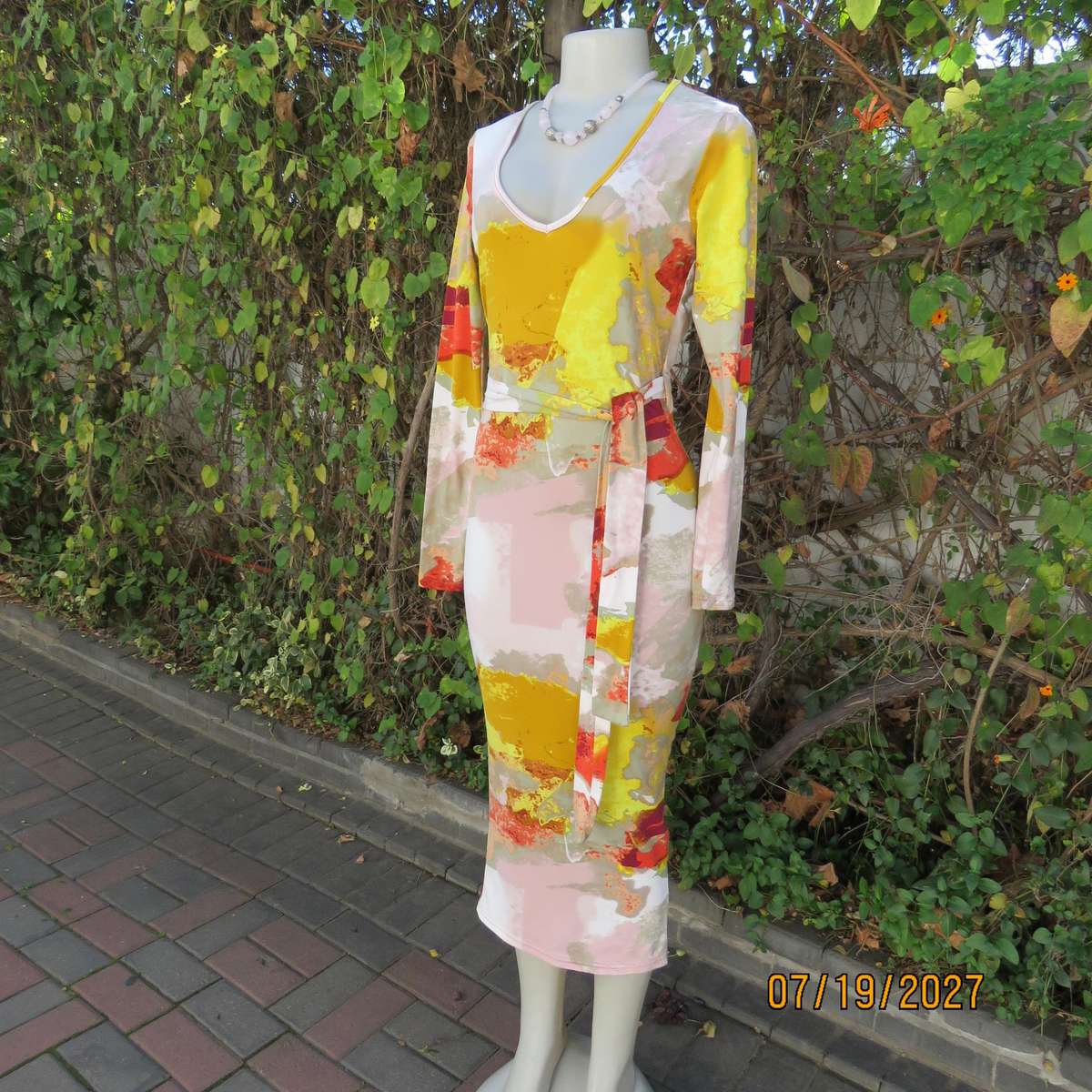 JUDY'S PRIDE soft stretch viscose long sleeve bodycon dress in unique colour print. Size 34.