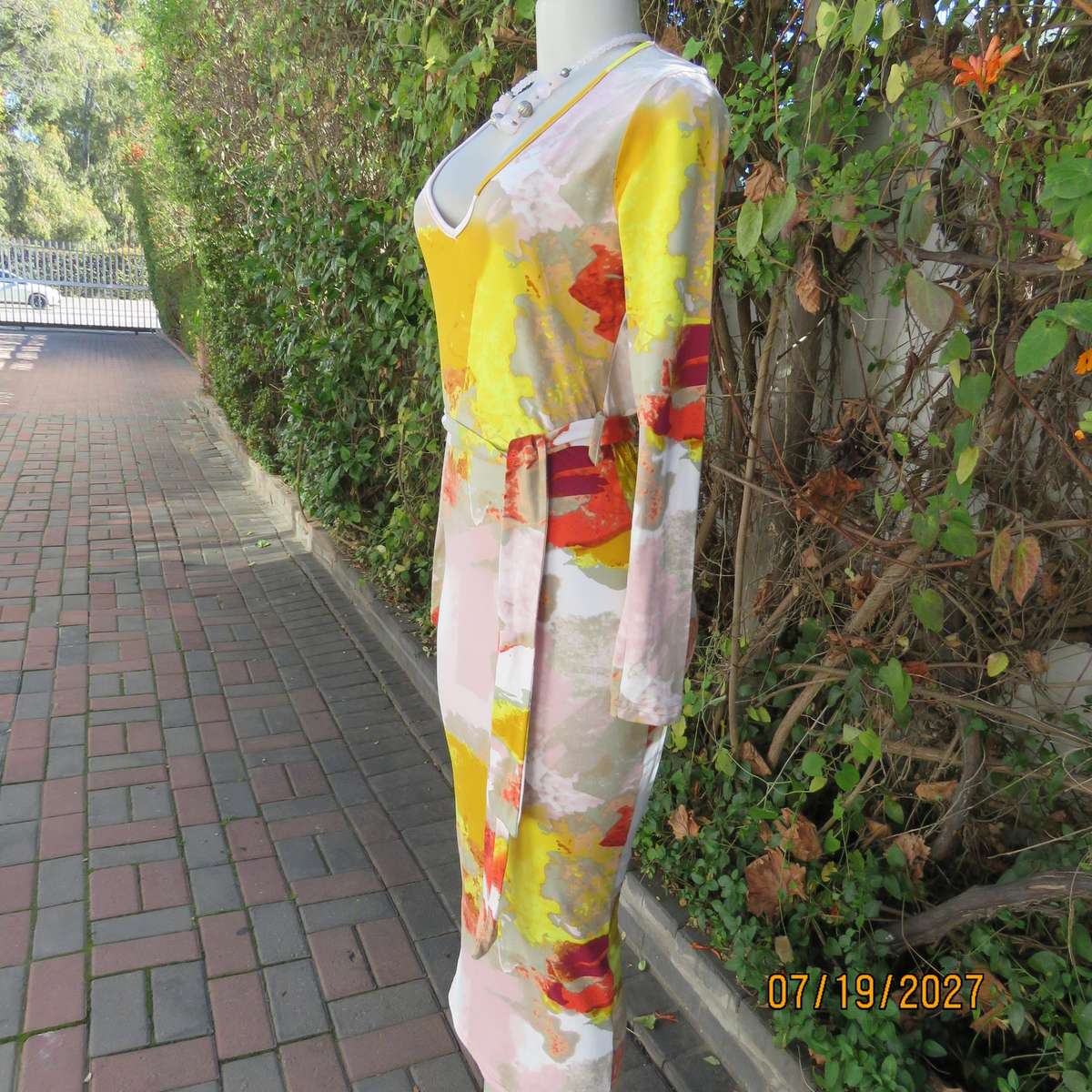 JUDY'S PRIDE soft stretch viscose long sleeve bodycon dress in unique colour print. Size 34.