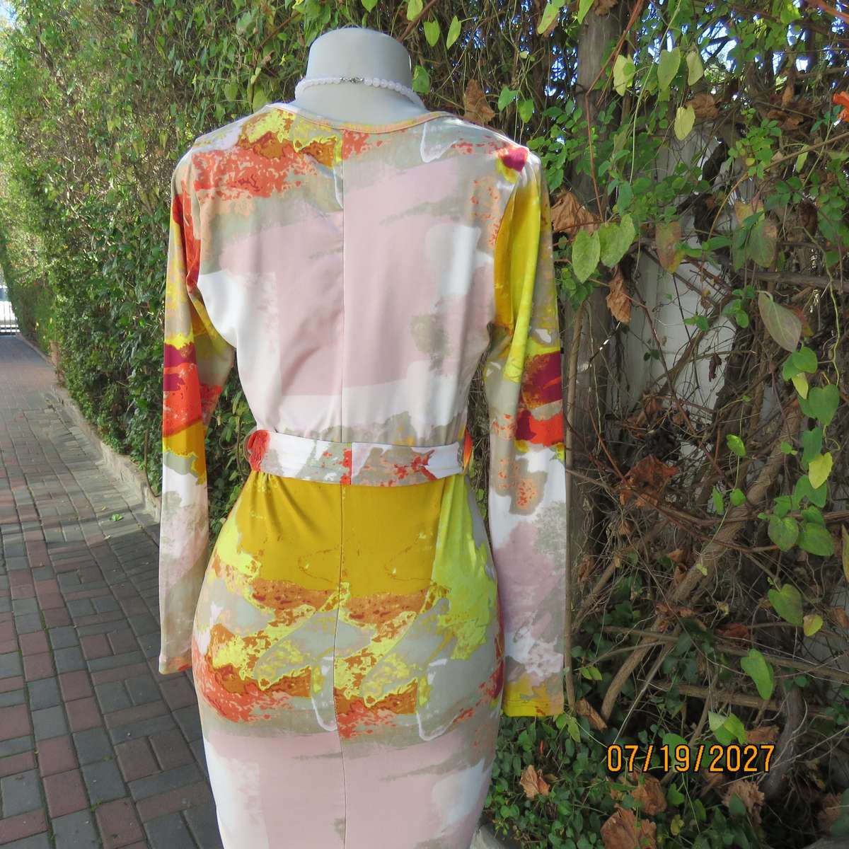 JUDY'S PRIDE soft stretch viscose long sleeve bodycon dress in unique colour print. Size 34.