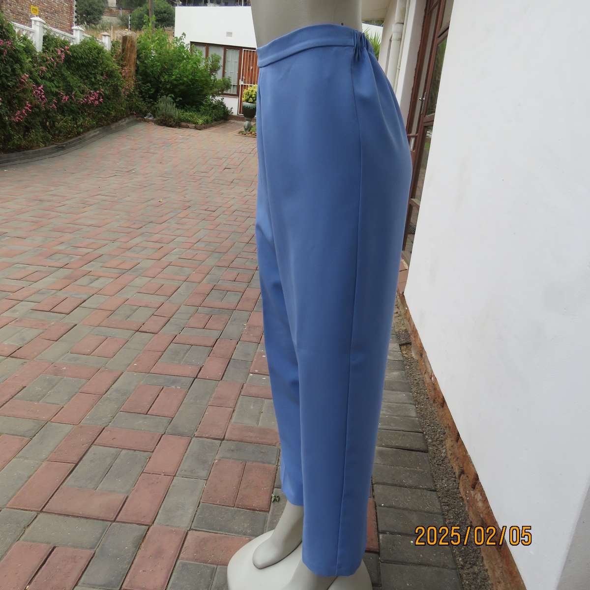 Skyblue owner made polyester ankle pants size 40. Flat front. Elasticated back. As new