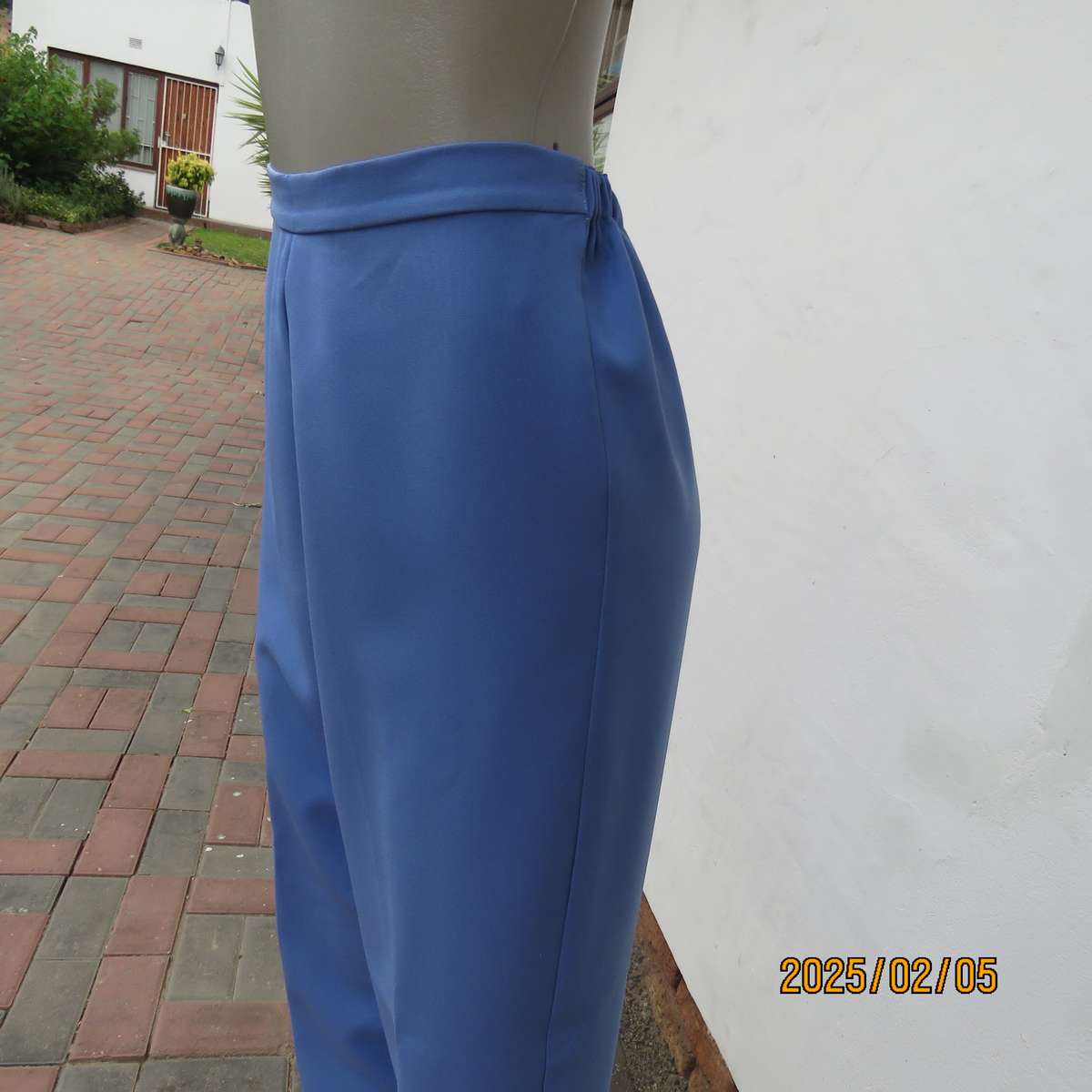 Skyblue owner made polyester ankle pants size 40. Flat front. Elasticated back. As new