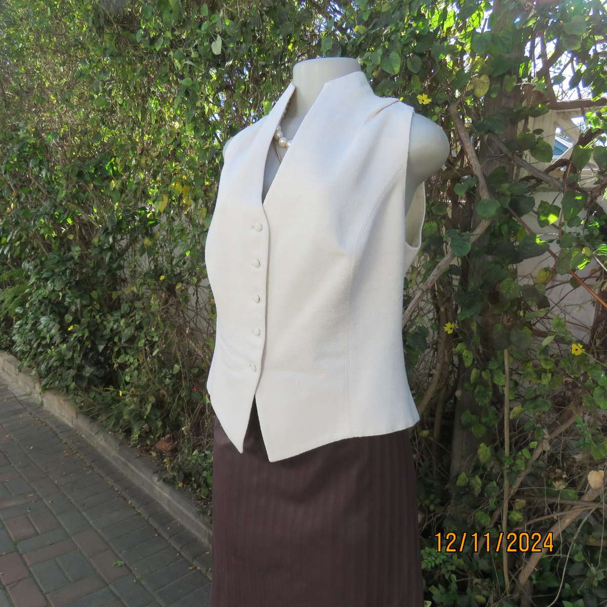 Amazing rich cream wool/poly sleeveless top/waistcoat by NADA Istanbul.Size 36. Brand new con