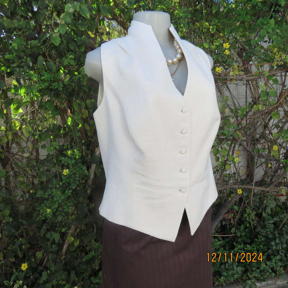 Amazing rich cream wool/poly sleeveless top/waistcoat by NADA Istanbul.Size 36. Brand new con