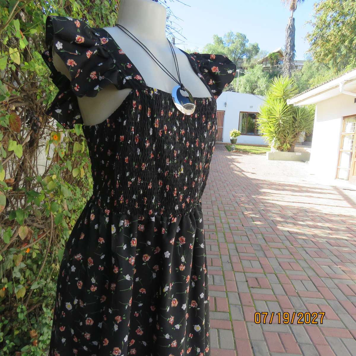 SHEIN cool black polyester dress with tiny flower print. Elasticated bodice. Size 42