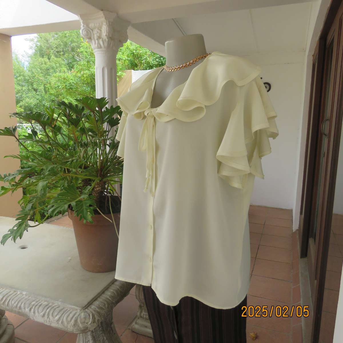 NEW DIRECTION rich cream silky polyester top. Size 42. Flare frilled armholes.Flare collar.