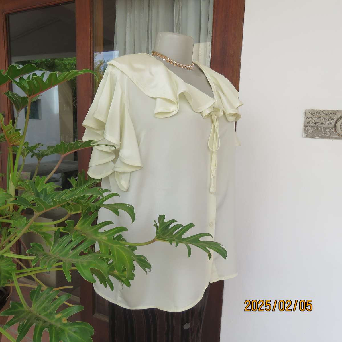 NEW DIRECTION rich cream silky polyester top. Size 42. Flare frilled armholes.Flare collar.