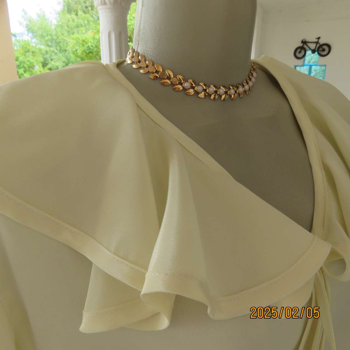 NEW DIRECTION rich cream silky polyester top. Size 42. Flare frilled armholes.Flare collar.