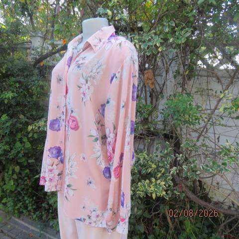 Vibrant pink-purple floral long cuffed sleeve button-down top, open collar, size 46-48
