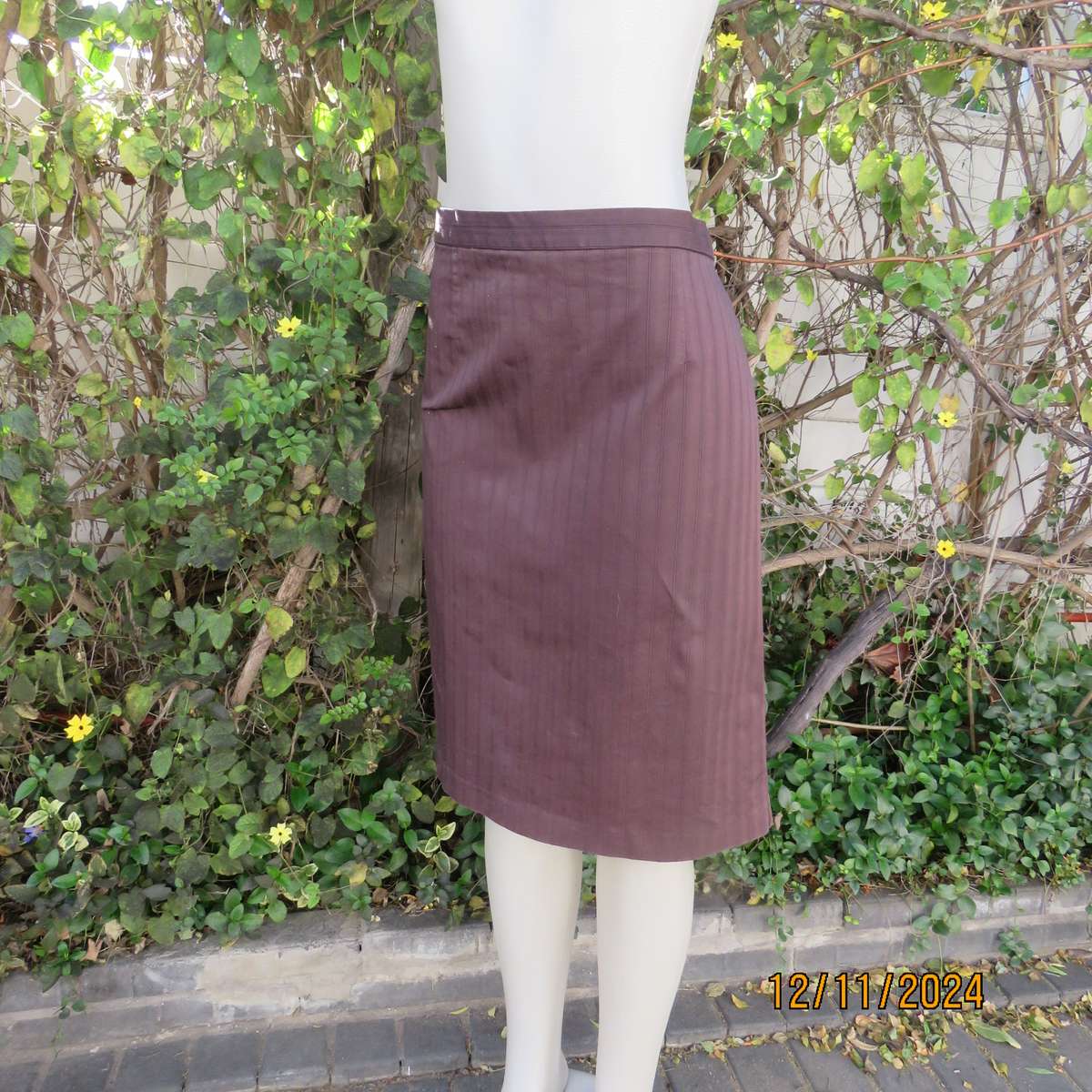 Dark brown striped firm textured stretch polyester pencil lined skirt. Size 38
