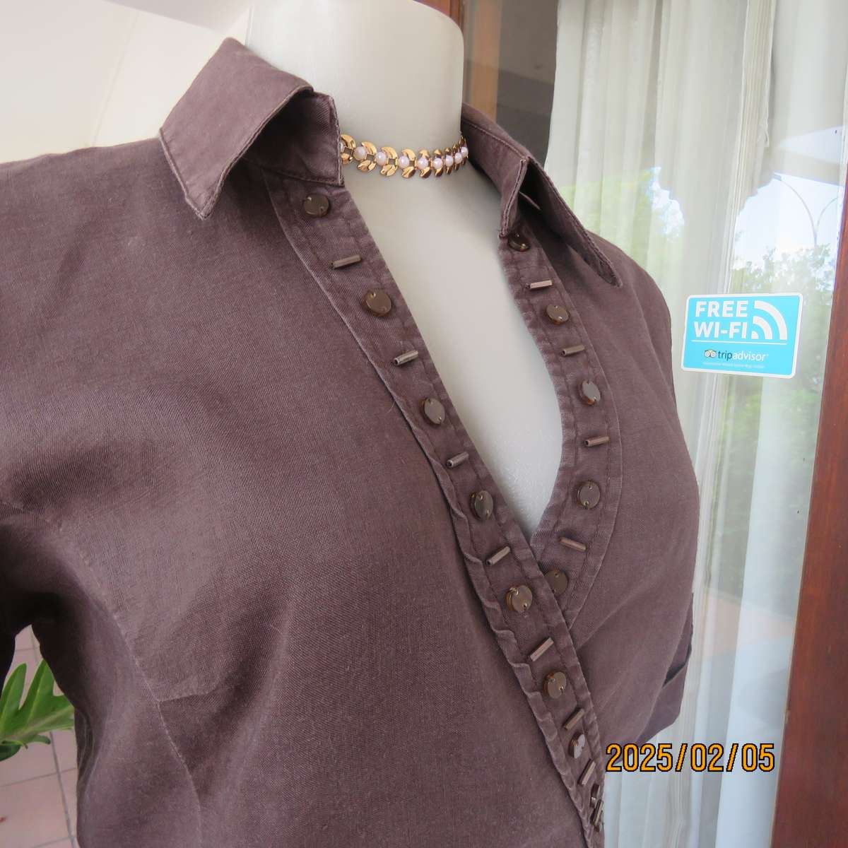 MERIEN HALL choc brown fold over 100% ramie top. Short sleeves. Size 34.Bead decoration. Side ties.