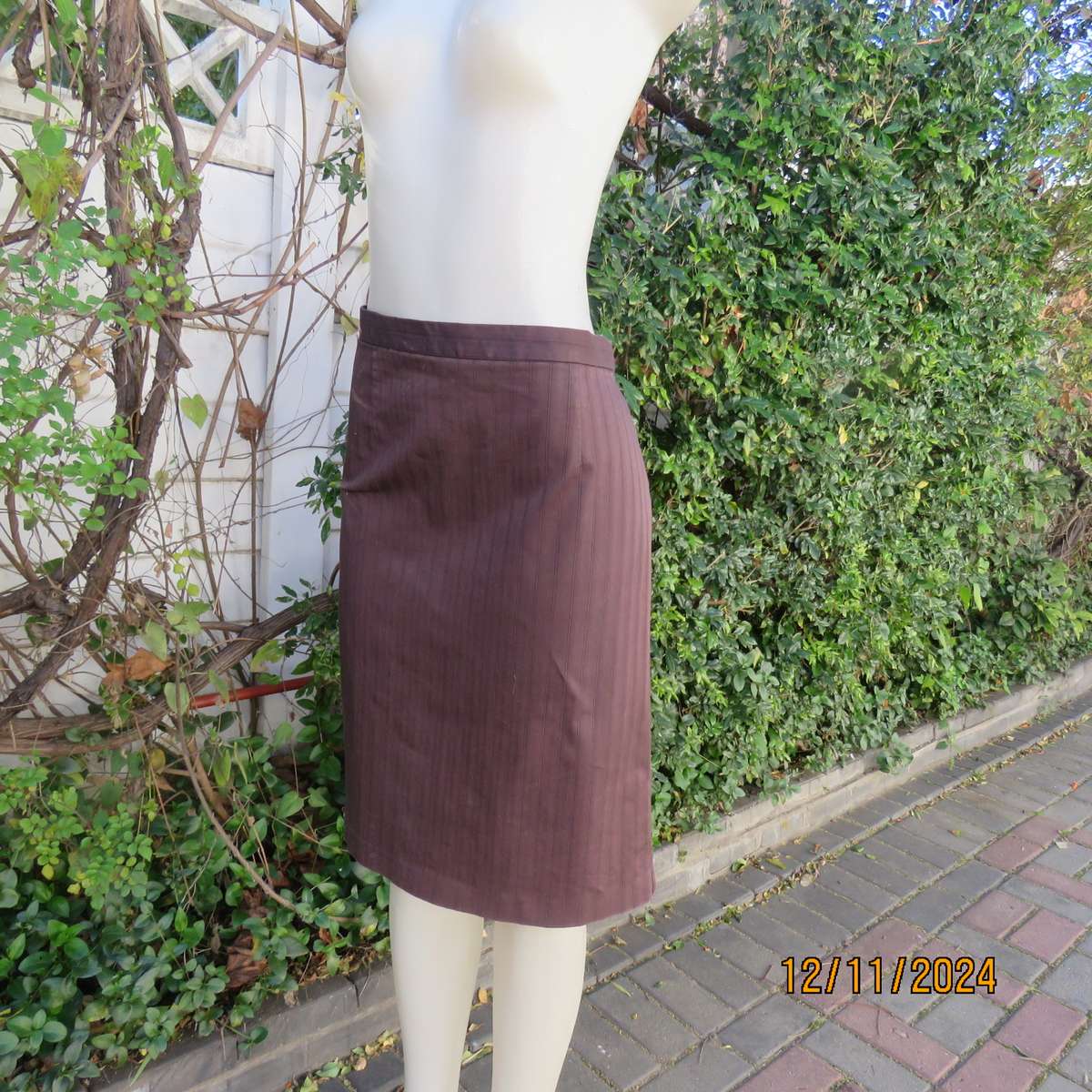 Dark brown striped firm textured stretch polyester pencil lined skirt. Size 38