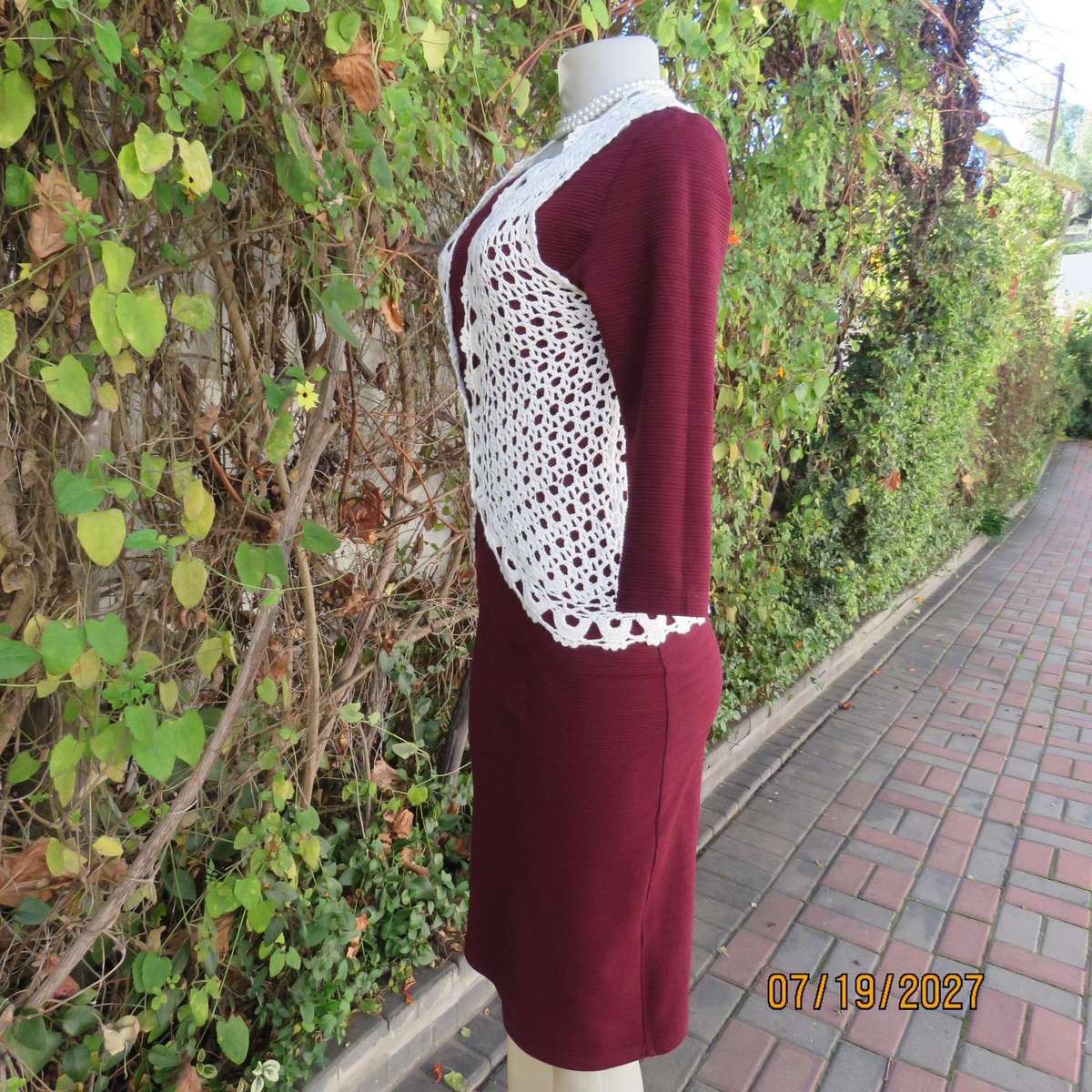 White elegant crochet waistcoat with round edging. The button closure. Size 34-36