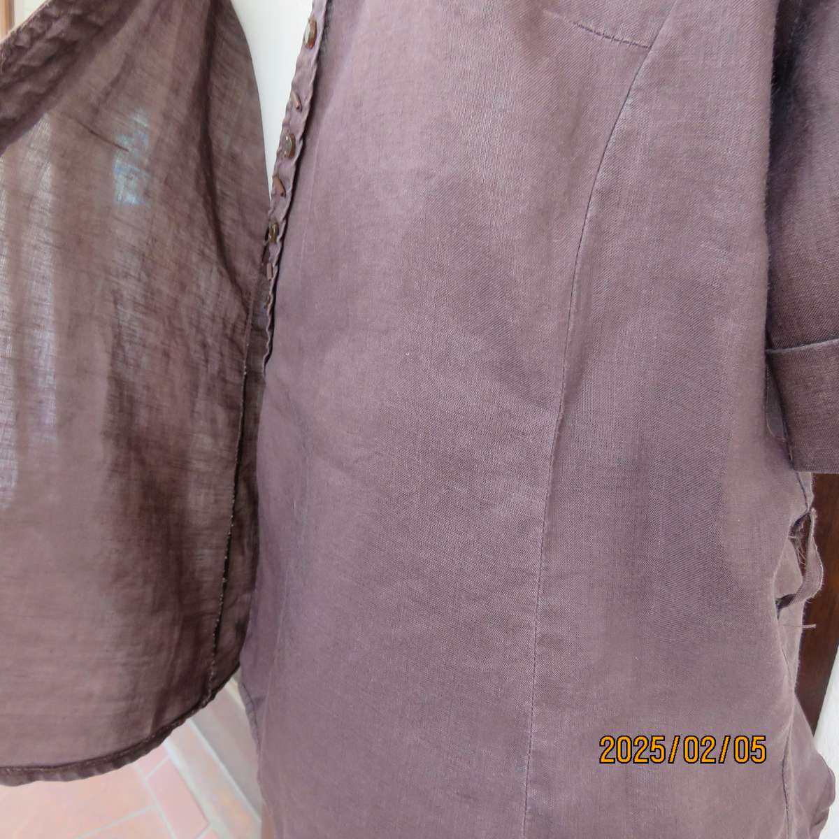 MERIEN HALL choc brown fold over 100% ramie top. Short sleeves. Size 34.Bead decoration. Side ties.