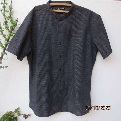 Black with tiny white print modern polycotton short sleeve high banded collar shirt size XL