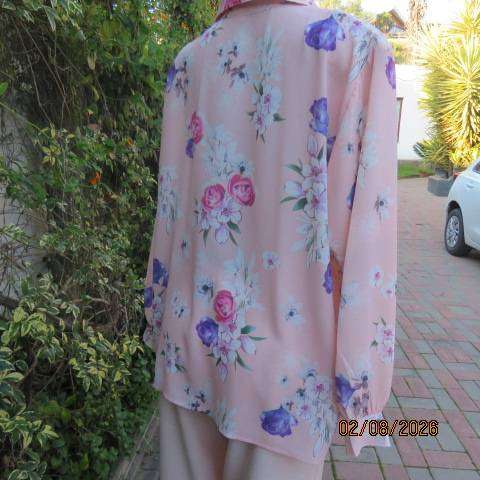 Vibrant pink-purple floral long cuffed sleeve button-down top, open collar, size 46-48