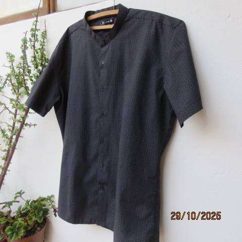 Black with tiny white print modern polycotton short sleeve high banded collar shirt size XL