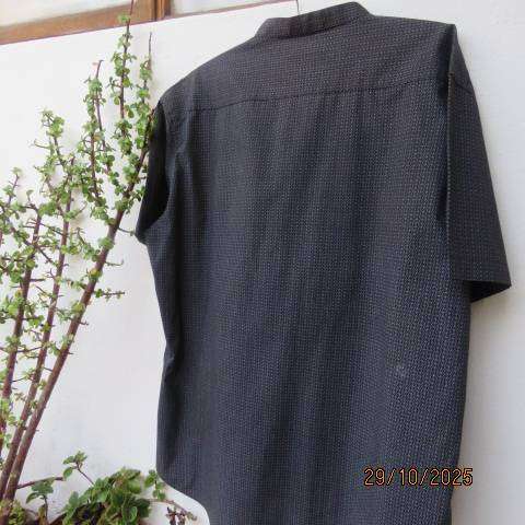 Black with tiny white print modern polycotton short sleeve high banded collar shirt size XL