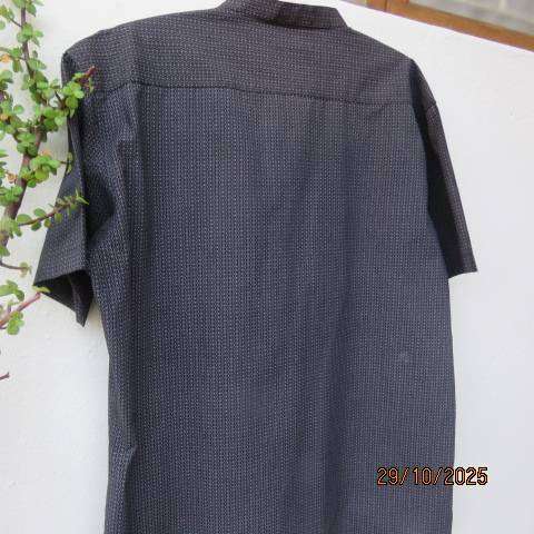 Black with tiny white print modern polycotton short sleeve high banded collar shirt size XL