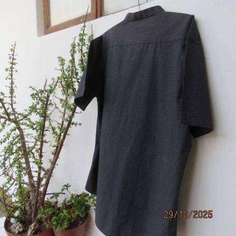 Black with tiny white print modern polycotton short sleeve high banded collar shirt size XL