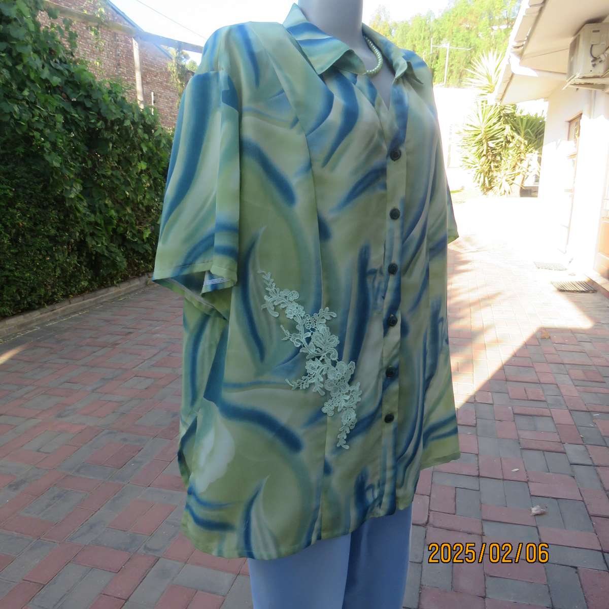 Boutique made silky polyester blue-green patterned size 50 styled top. Open collar.As new