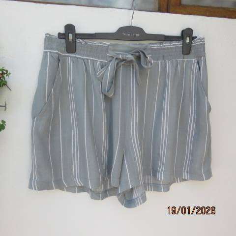 REAL Basics light grey-white vertical striped 100% viscose shorts. Elasticated waist. Size 42