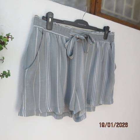 REAL Basics light grey-white vertical striped 100% viscose shorts. Elasticated waist. Size 42
