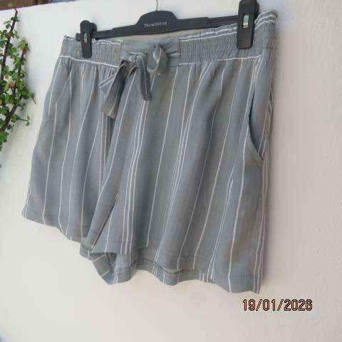 REAL Basics light grey-white vertical striped 100% viscose shorts. Elasticated waist. Size 42