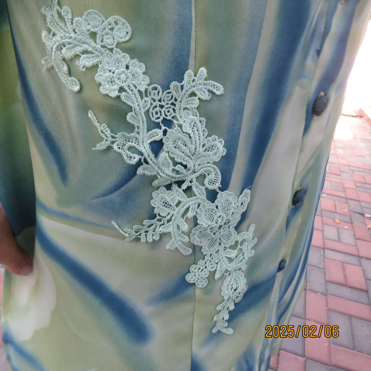 Boutique made silky polyester blue-green patterned size 50 styled top. Open collar.As new