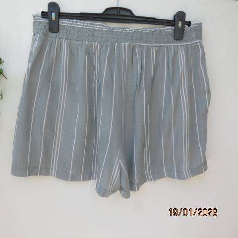 REAL Basics light grey-white vertical striped 100% viscose shorts. Elasticated waist. Size 42