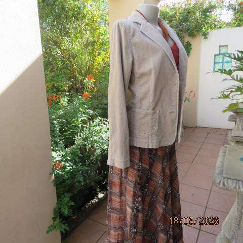 Woolworths beige corduroy long sleeve tailored jacket with 2 front pockets, size 36