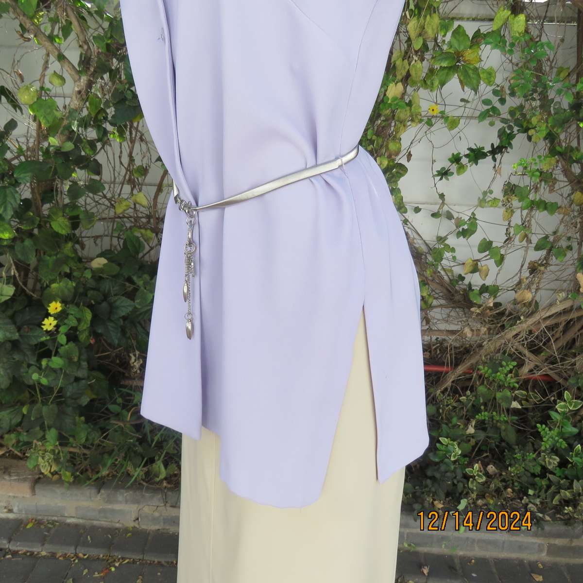 Elegant sleeveless lilac long 100% polyester jacket. Button down/open collar. Size 38 FOSHINI.New co