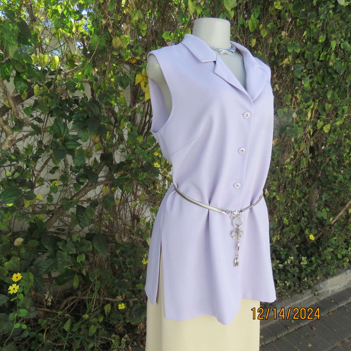 Elegant sleeveless lilac long 100% polyester jacket. Button down/open collar. Size 38 FOSHINI.New co
