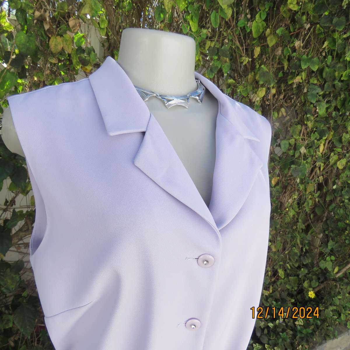 Elegant sleeveless lilac long 100% polyester jacket. Button down/open collar. Size 38 FOSHINI.New co