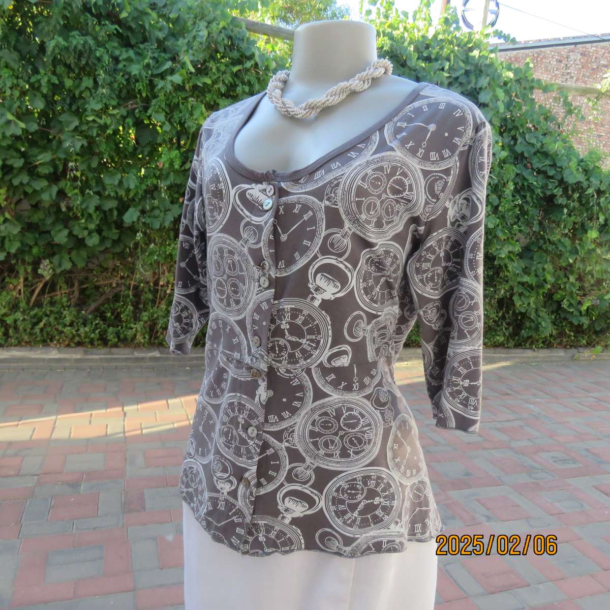 LA LIDA steel grey peplum style stretch polycotton top with white watch patterns. Size 38. As new.