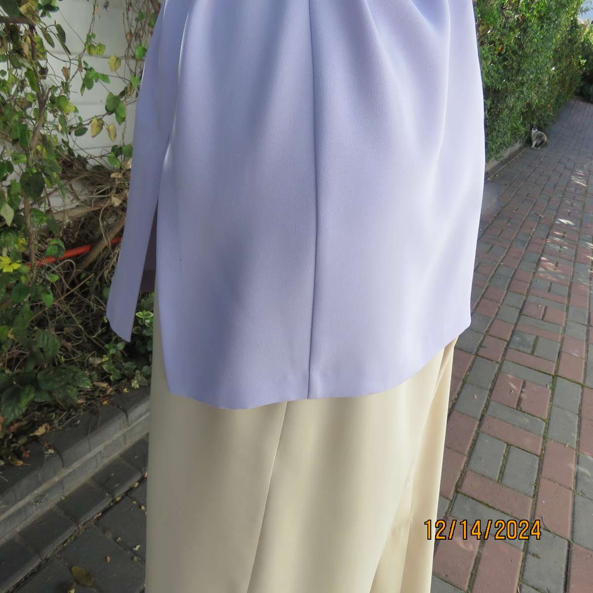 Elegant sleeveless lilac long 100% polyester jacket. Button down/open collar. Size 38 FOSHINI.New co