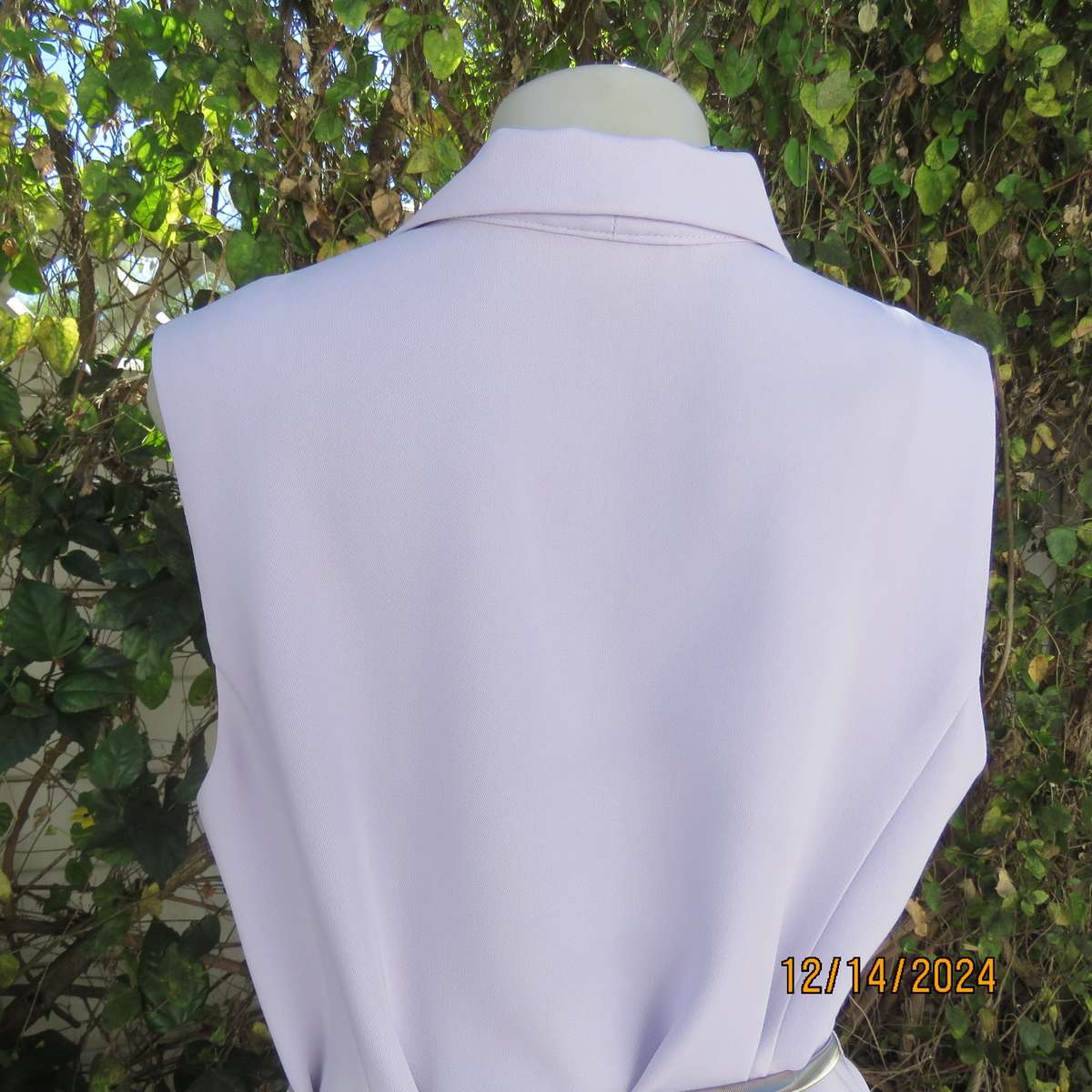 Elegant sleeveless lilac long 100% polyester jacket. Button down/open collar. Size 38 FOSHINI.New co