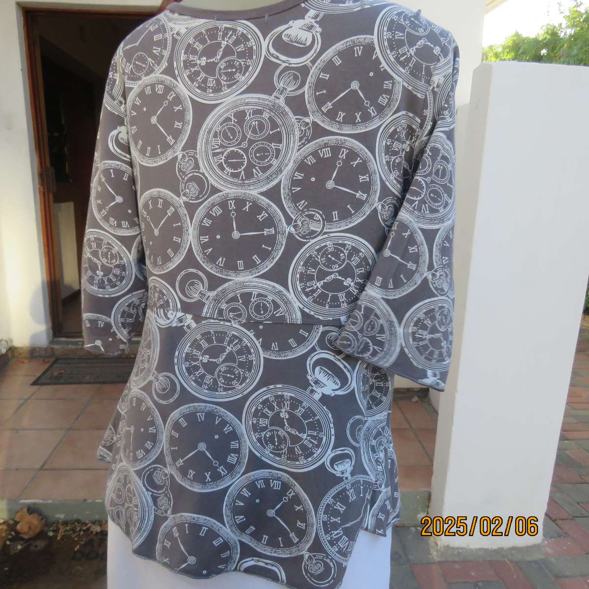 LA LIDA steel grey peplum style stretch polycotton top with white watch patterns. Size 38. As new.