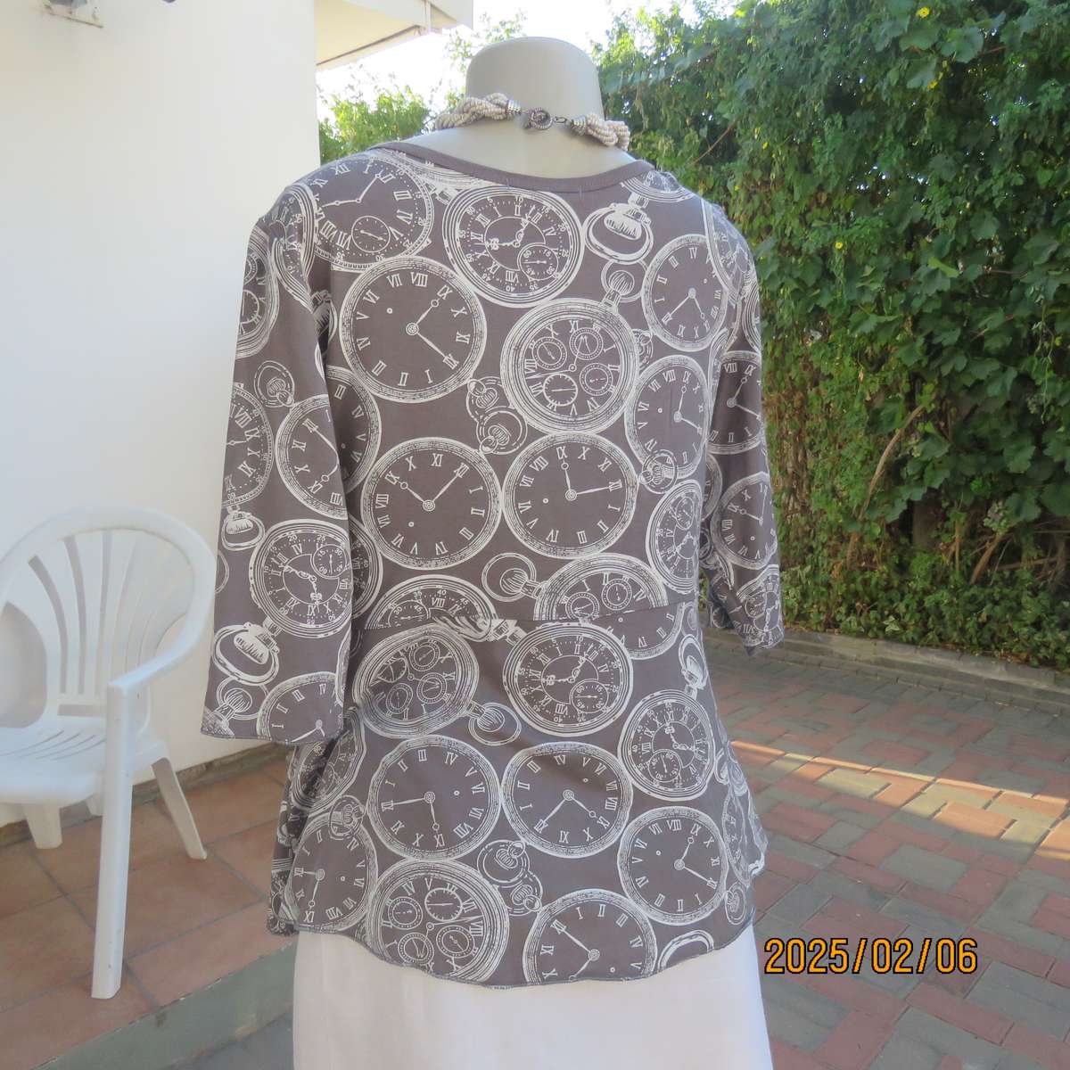 LA LIDA steel grey peplum style stretch polycotton top with white watch patterns. Size 38. As new.