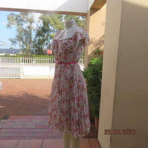 Permanent pleated sheer polyester floral dress. Elasticated waist + wide frilled neckline Size 34