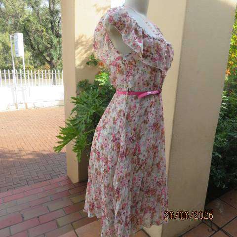 Permanent pleated sheer polyester floral dress. Elasticated waist + wide frilled neckline Size 34