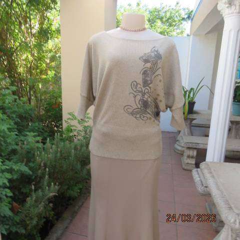 WWW cream and gold knitted pull over top size 38 - polyester, acrylic, lurex yarn.