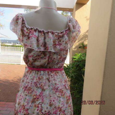 Permanent pleated sheer polyester floral dress. Elasticated waist + wide frilled neckline Size 34