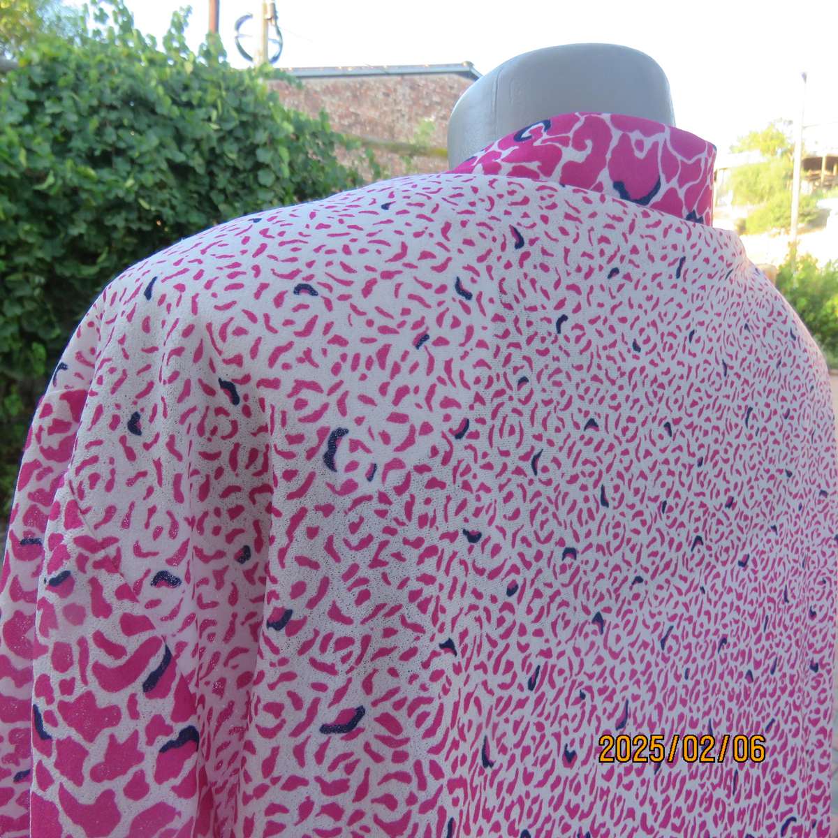 High quality KENLEY vintage open short sleeve top size 44. White with pink-navy unique patterns.