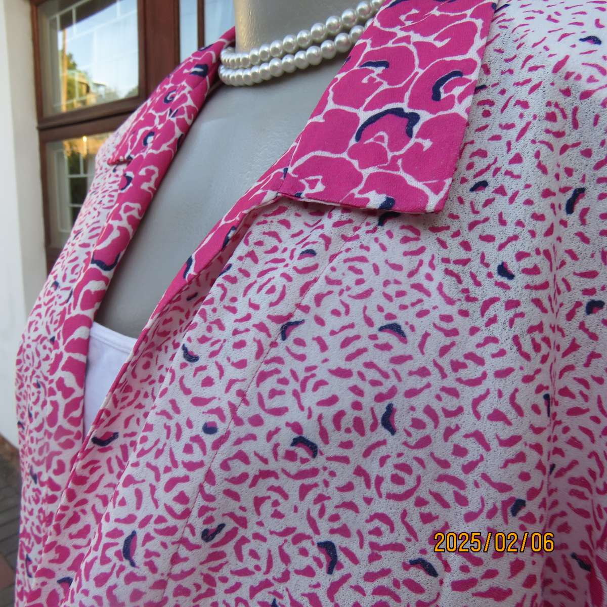 High quality KENLEY vintage open short sleeve top size 44. White with pink-navy unique patterns.