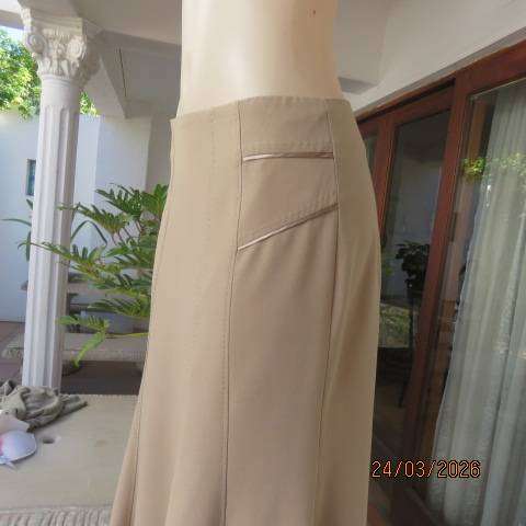 WOOLWORTHS oatmeal paneled stretch skirt size 36 with kick-out design