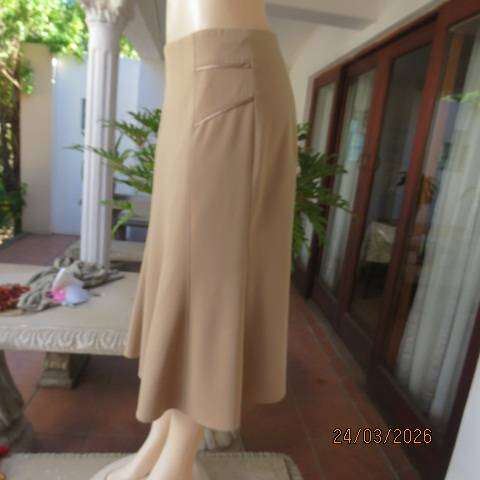 WOOLWORTHS oatmeal paneled stretch skirt size 36 with kick-out design