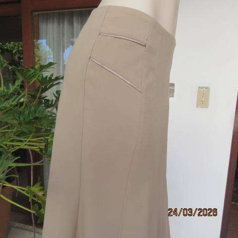 WOOLWORTHS oatmeal paneled stretch skirt size 36 with kick-out design