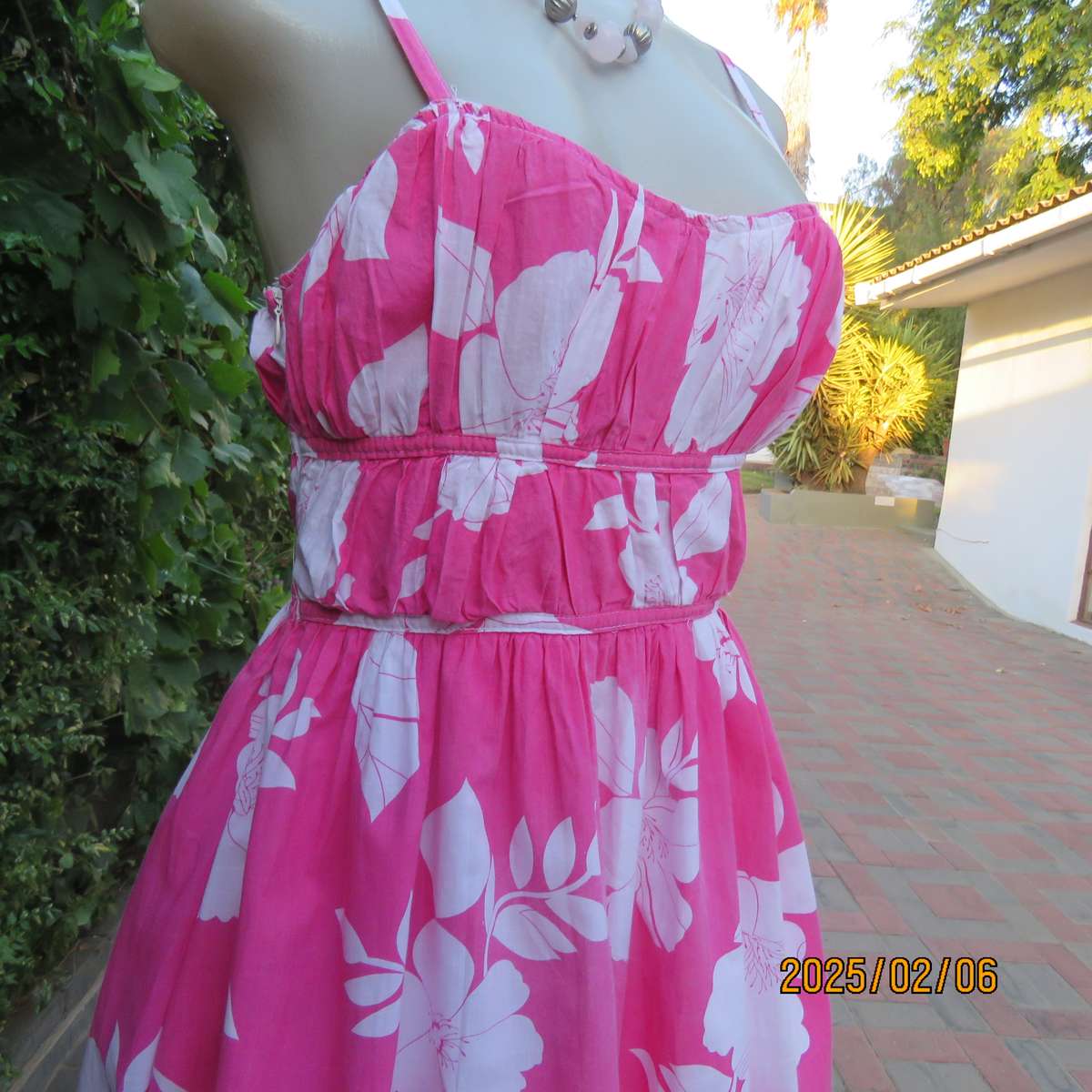 Pretty summer pink-white floral cotton strappy dress. Lined. By VICTORIA BERKHAM.Size 34.Used.
